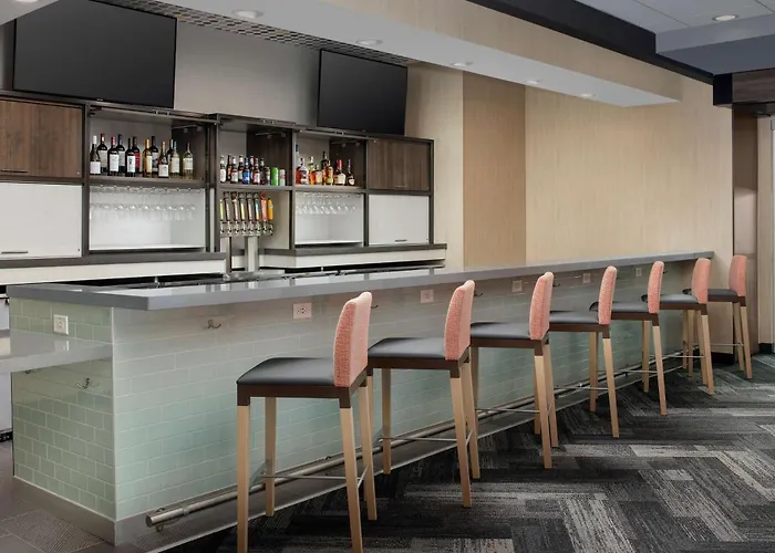 Hampton Inn & Suites Charlotte Airport Lake Pointe