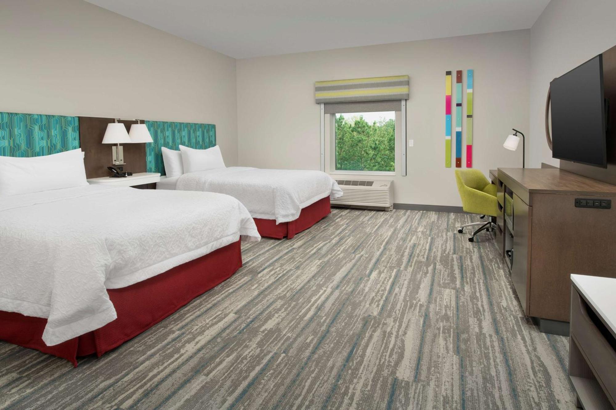 Hampton & Airport Lake Pointe Hotel